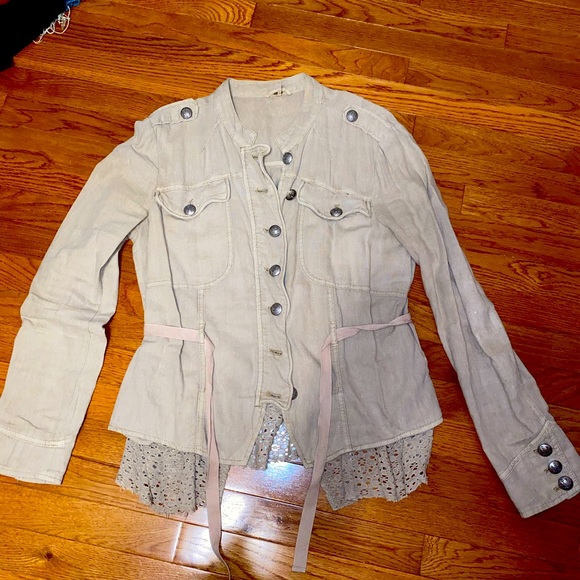 Women’s beige Free People jacket with eyelet